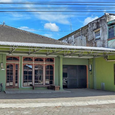Ndalem Sorogenen Guesthouse Yogyakarta Ngoại thất bức ảnh