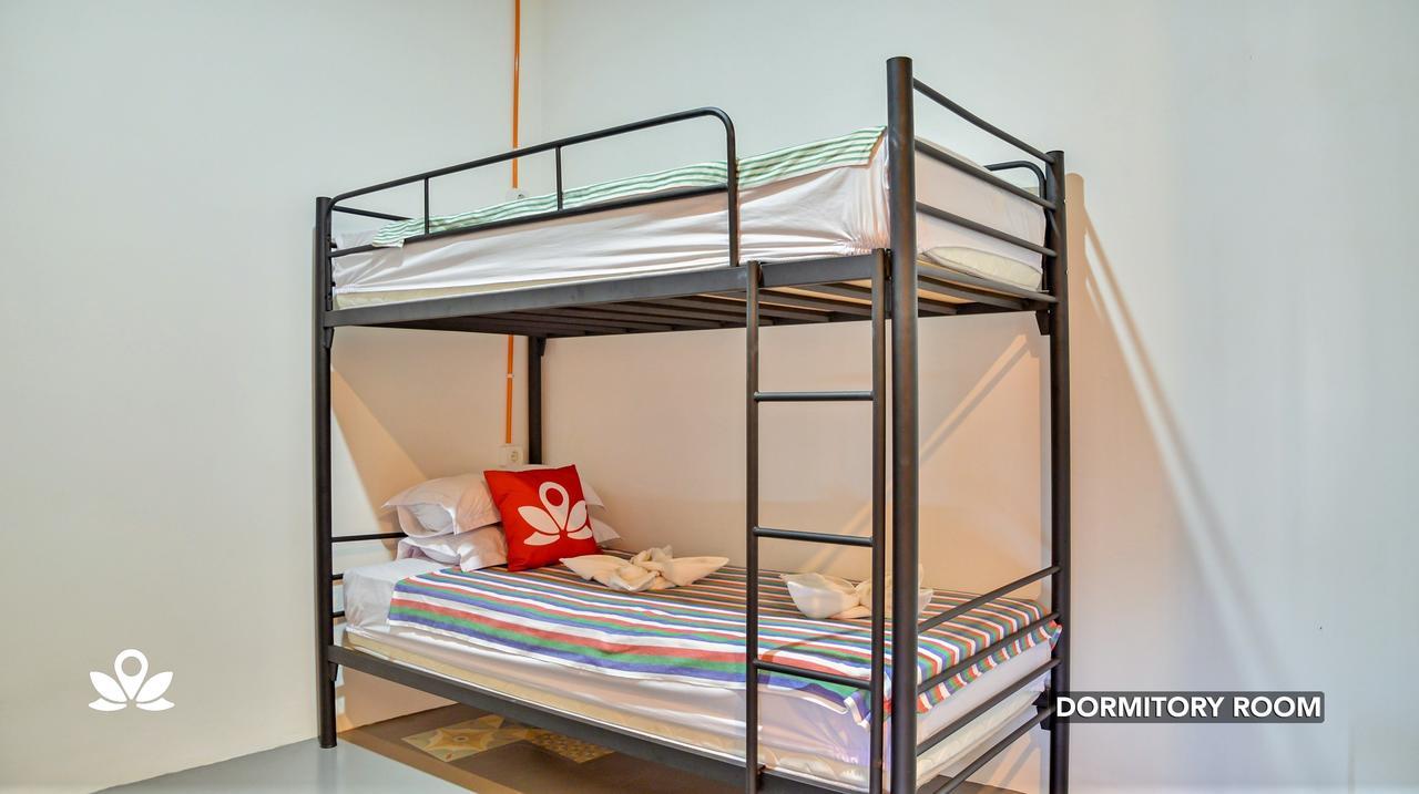 Ndalem Sorogenen Guesthouse Yogyakarta Ngoại thất bức ảnh